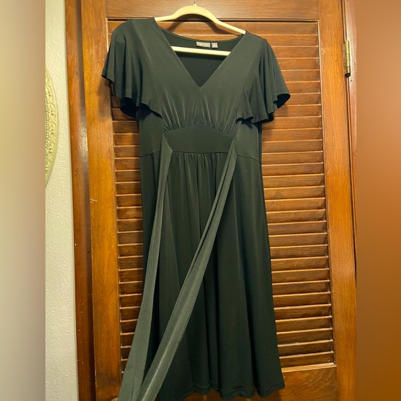 Slimming black dress: at work with a jacket & still ready for a classy party - Picture 12 of 14